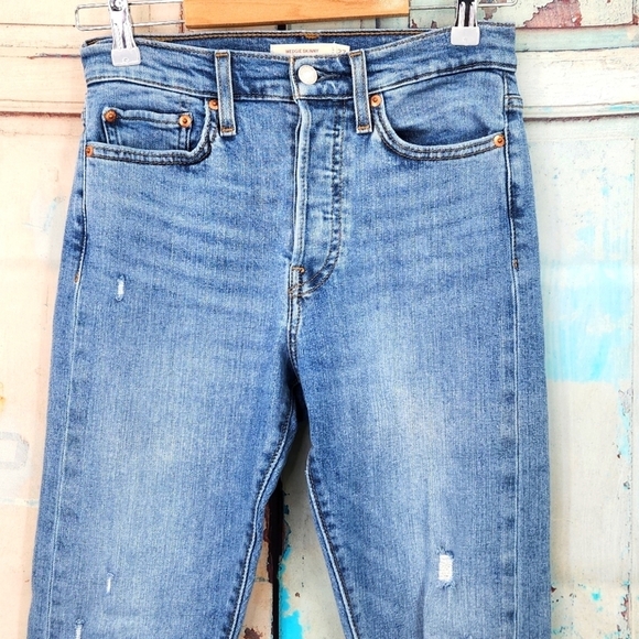 Levi's Skinny Wedgie Fit Distressed Jeans - Picture 3 of 9